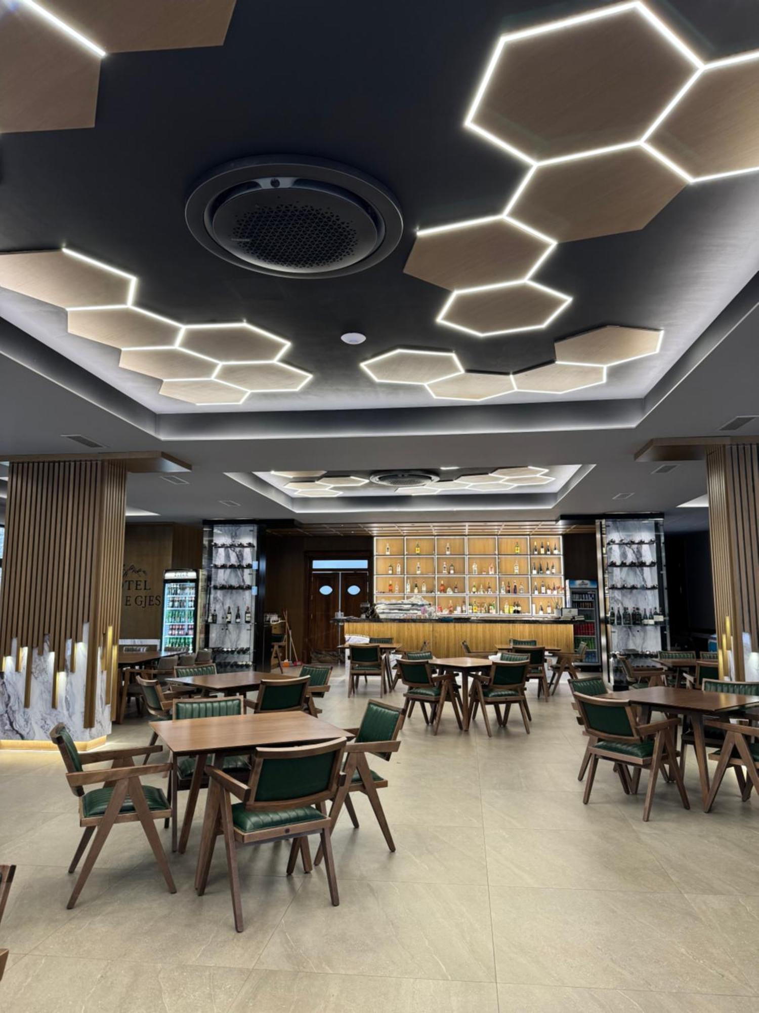 Hotel Fusha E Gjese 瓦勒博内 外观 照片