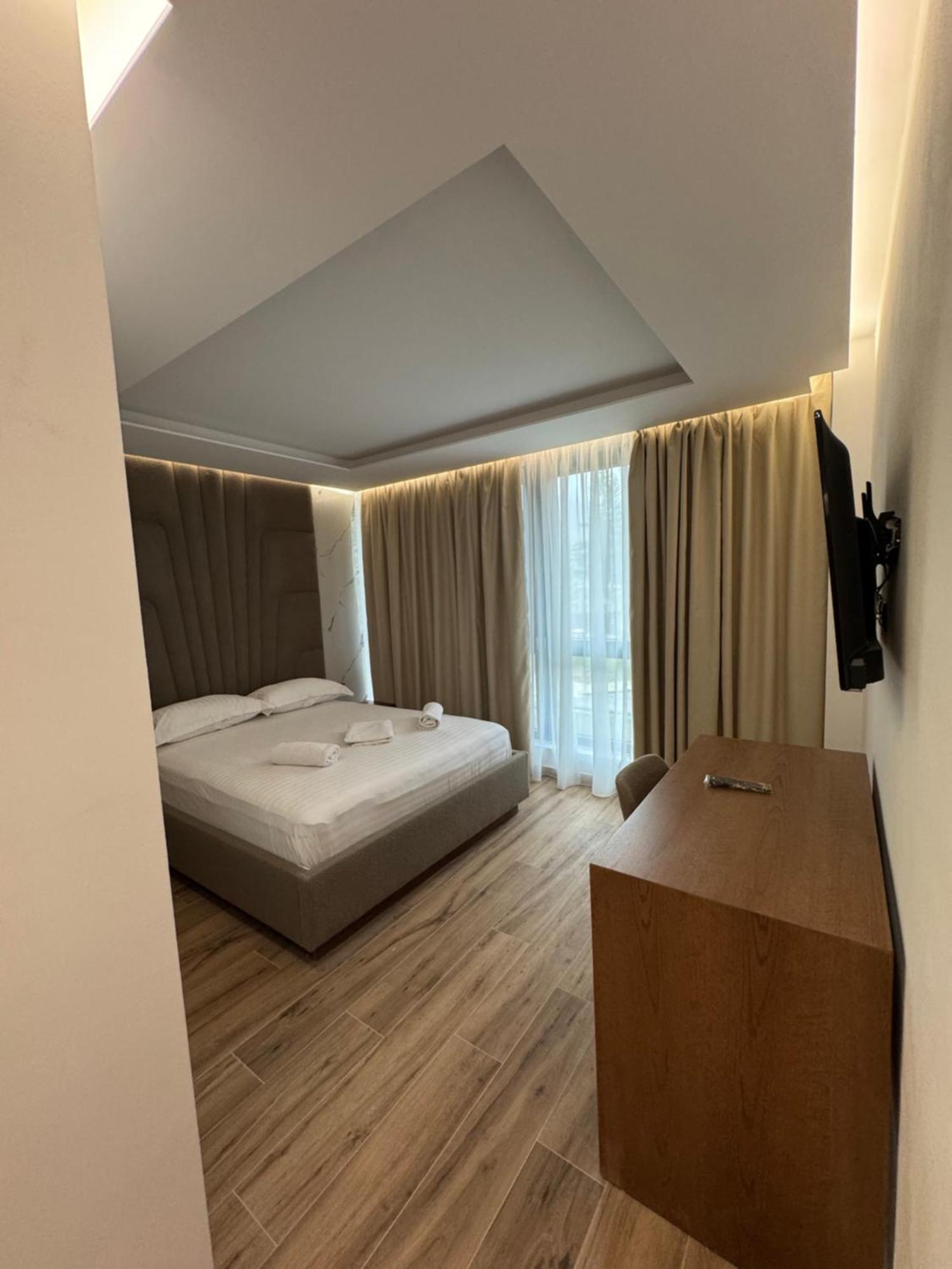 Hotel Fusha E Gjese 瓦勒博内 外观 照片