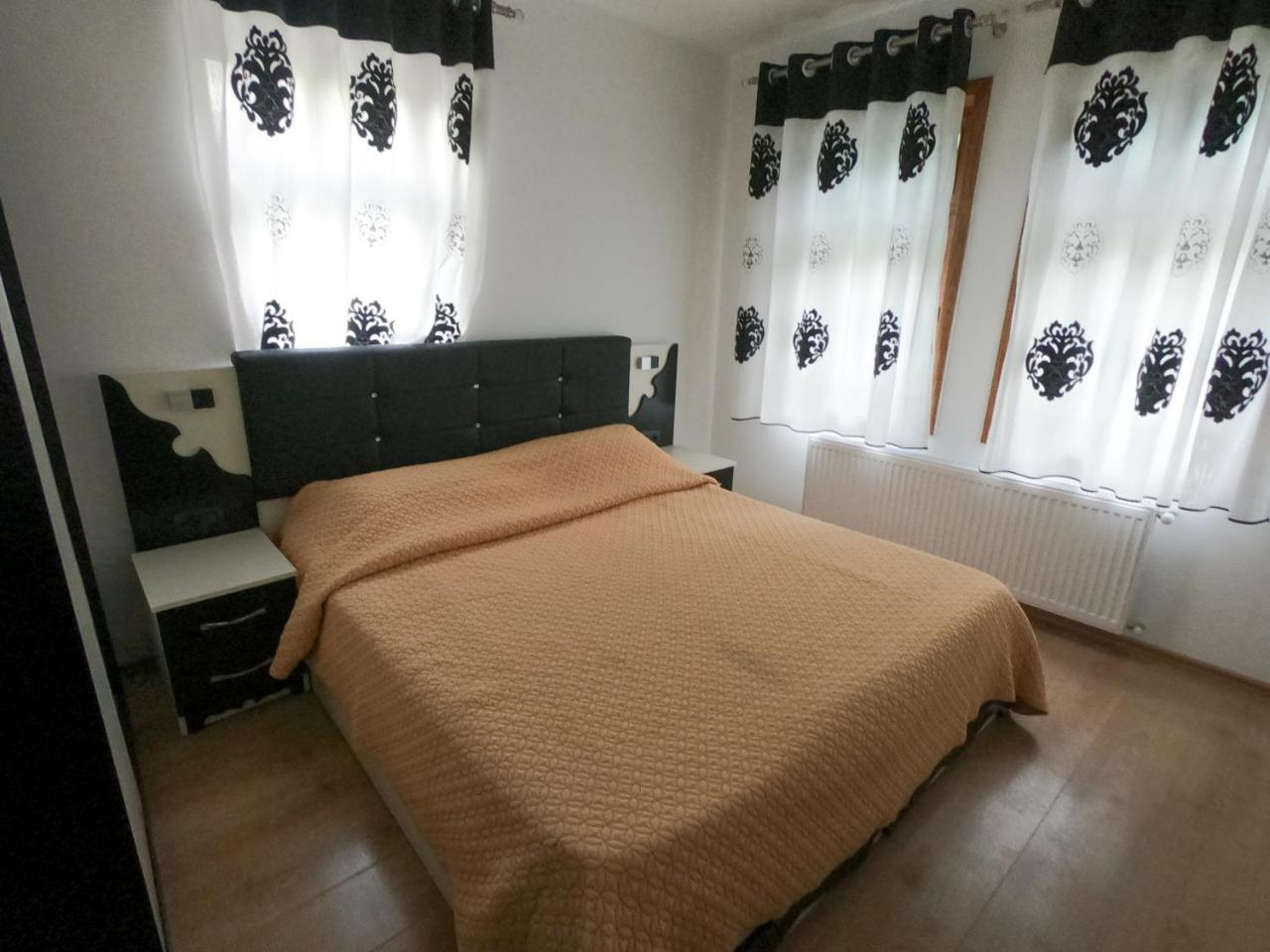 Hotel Fusha E Gjese 瓦勒博内 外观 照片
